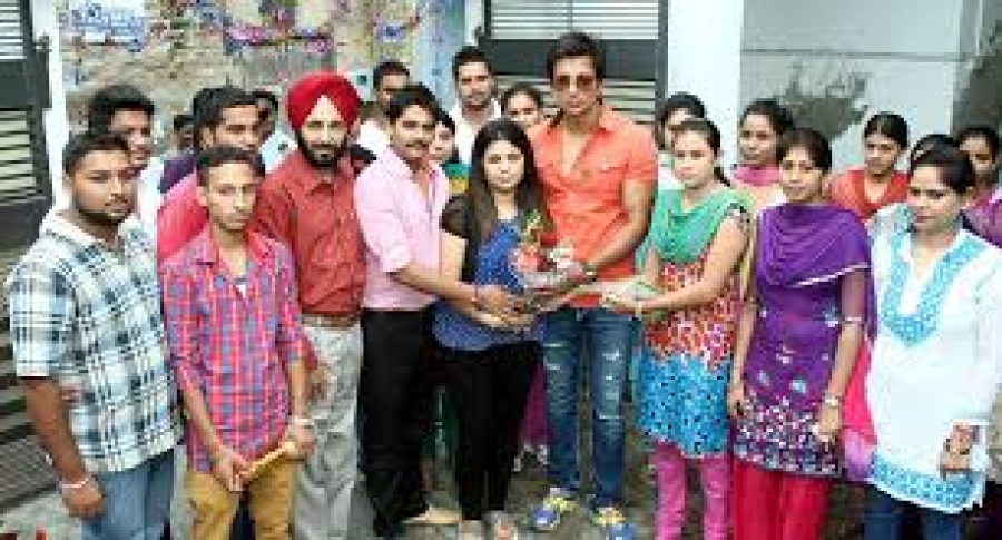 Hollywood English Academy, Immigration